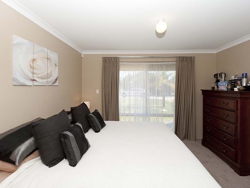 27 Russell Road, Maida Vale WA 6057