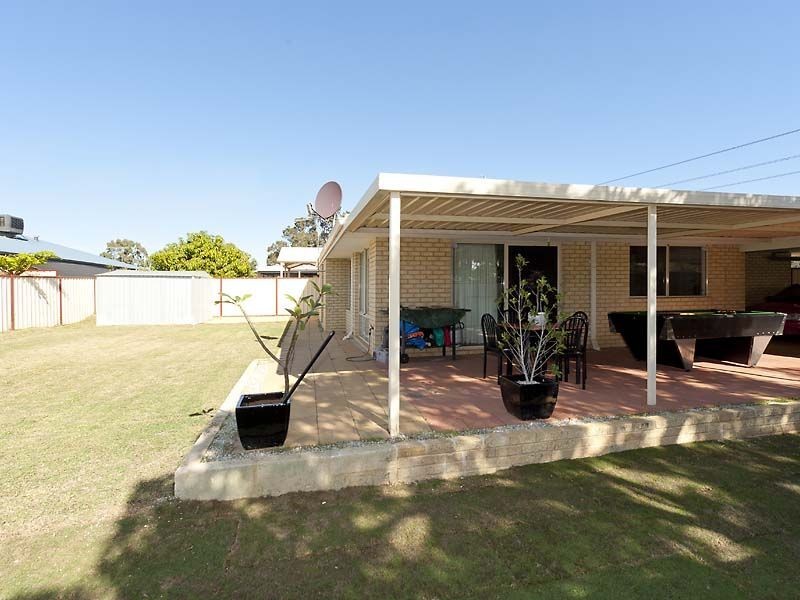 27 Russell Road, Maida Vale WA 6057