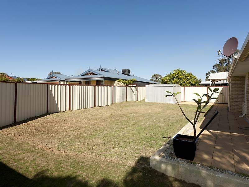 27 Russell Road, Maida Vale WA 6057