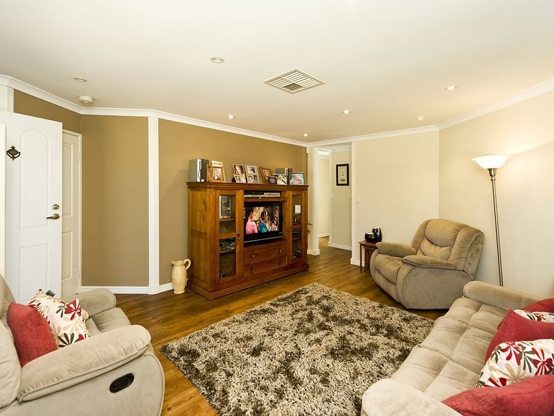 13 Myerson Crescent, Maida Vale WA 6057