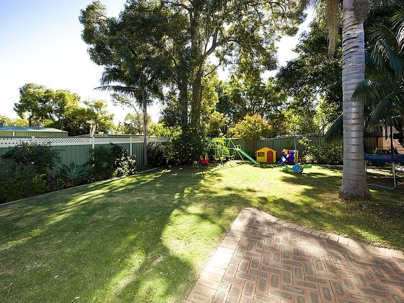 7 Casuarina Road, Maida Vale WA 6057