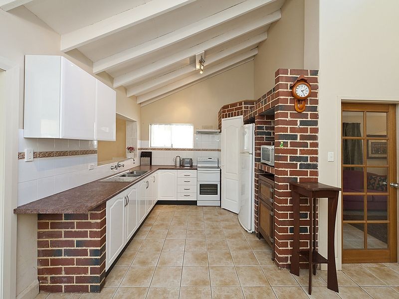 51 Bugendore Street, Maida Vale WA 6057