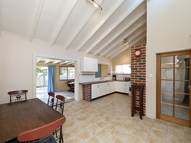 51 Bugendore Street, Maida Vale WA 6057