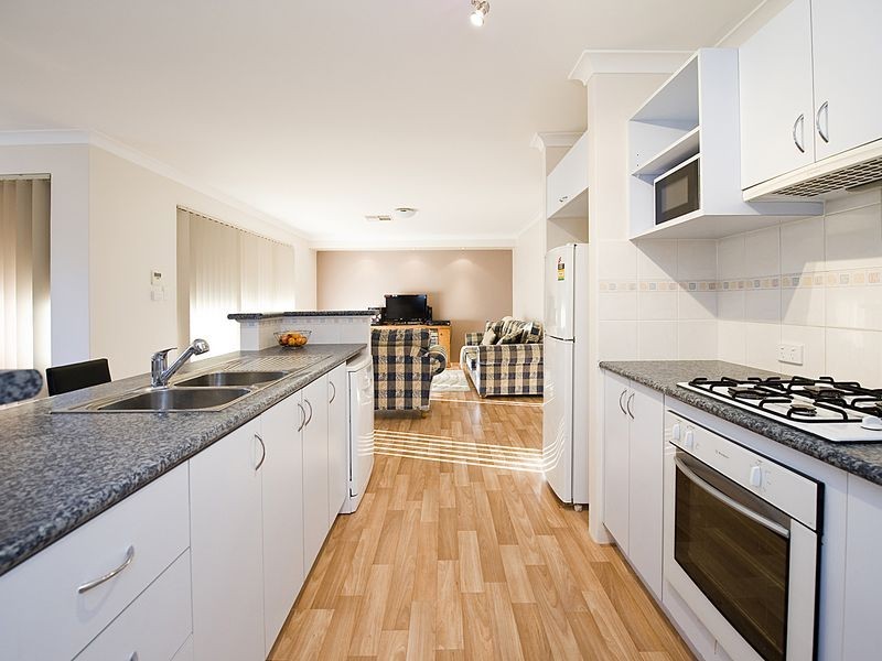 27 Fleet Circle, High Wycombe WA 6057