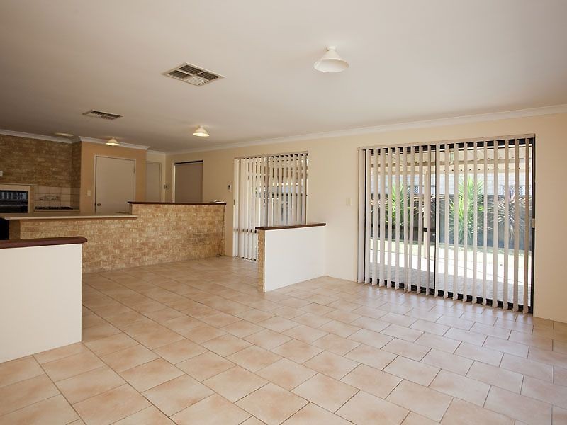 25 Regelia Turn, Ellenbrook WA 6069