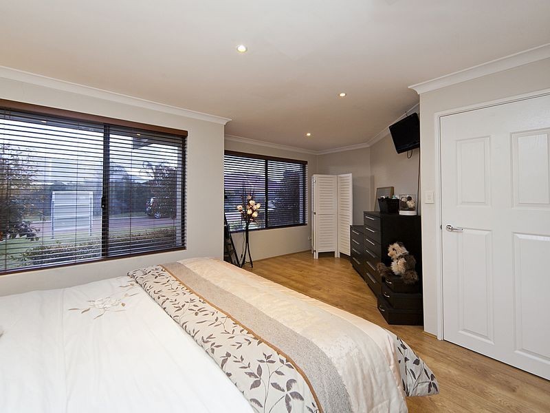 14 Winton Cres, High Wycombe WA 6057