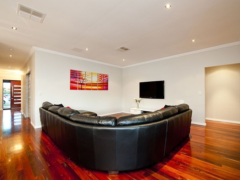 59 Baza Gardens, Maida Vale WA 6057