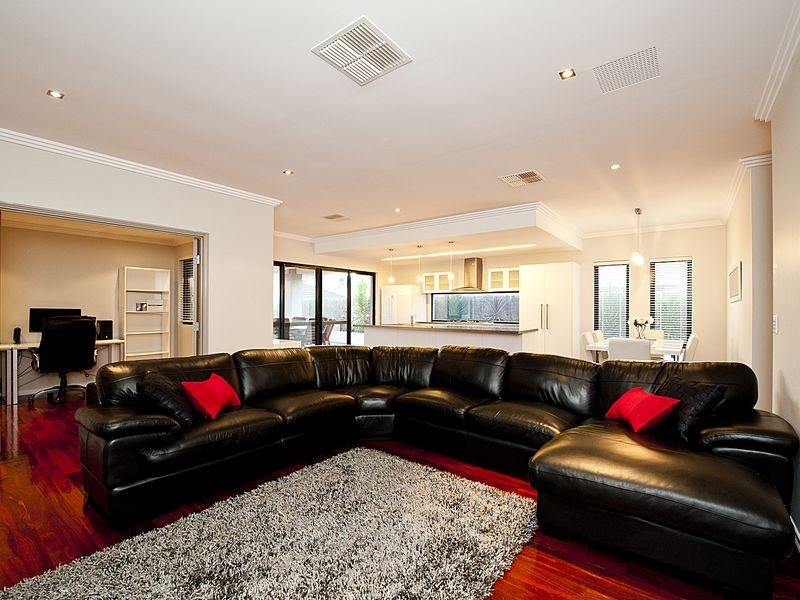 59 Baza Gardens, Maida Vale WA 6057