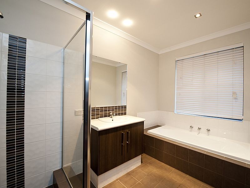 59 Baza Gardens, Maida Vale WA 6057