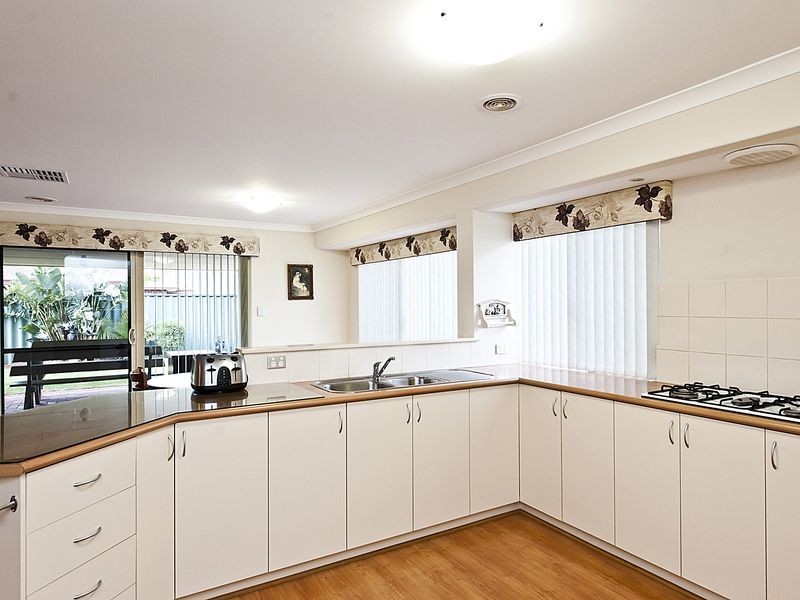 27 Benson Way, High Wycombe WA 6057