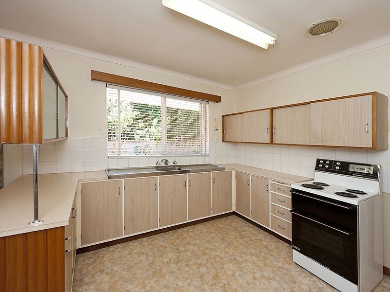 3 Manooka Way, Kalamunda WA 6076