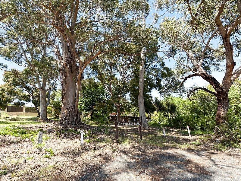 3 Manooka Way, Kalamunda WA 6076