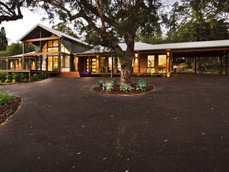 25 Gladstone Road, Kalamunda WA 6076