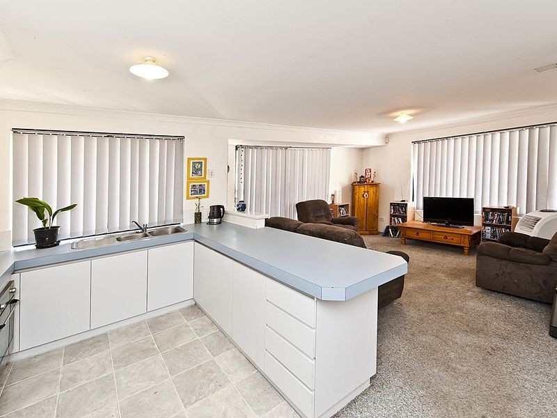 71 Fennell Crescent, Wattle Grove WA 6107