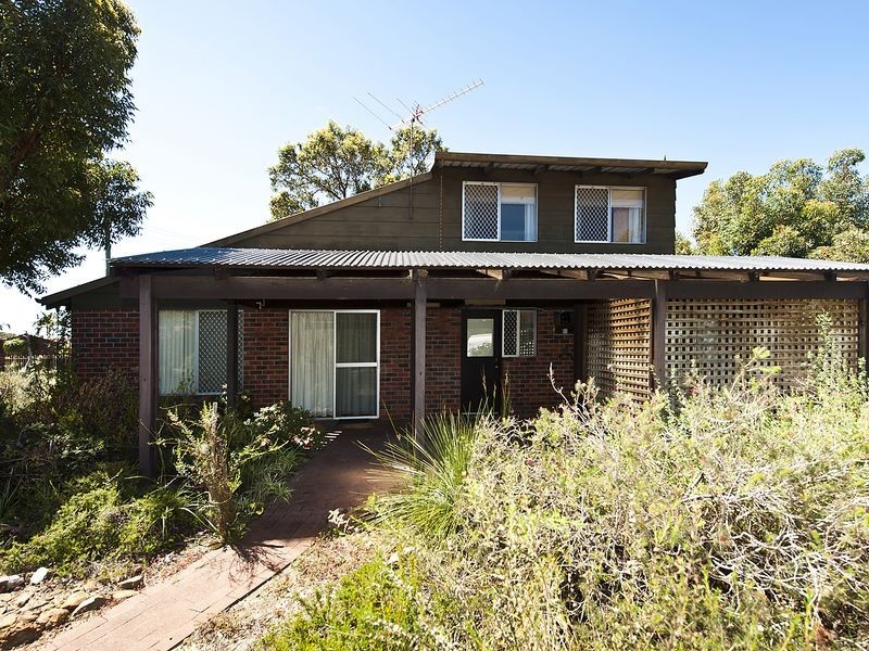 2 Beaufortia street, Forrestfield WA 6058