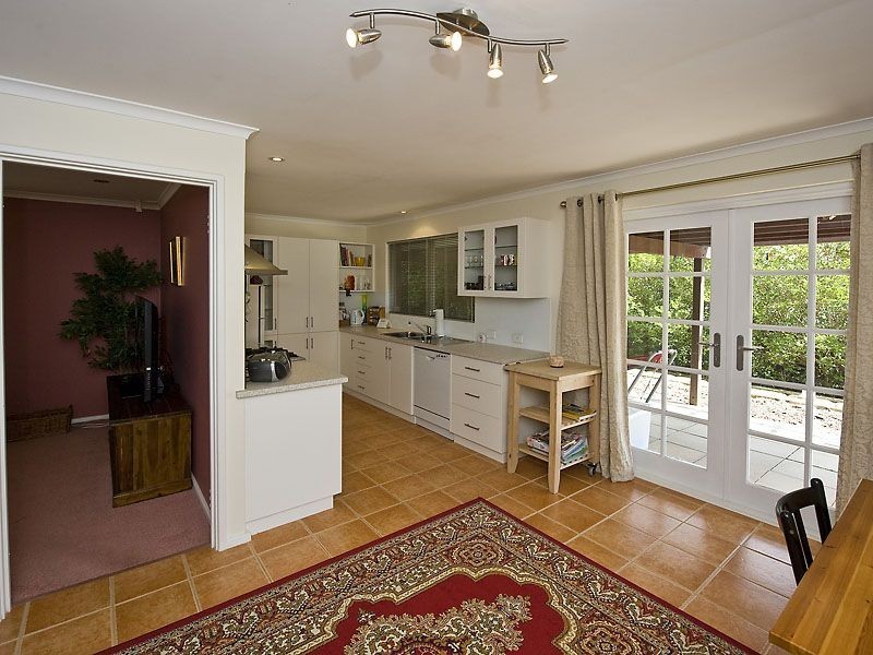 17 Barwon Street, Lesmurdie WA 6076