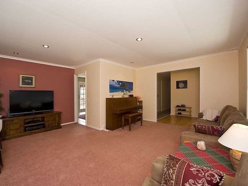 17 Barwon Street, Lesmurdie WA 6076