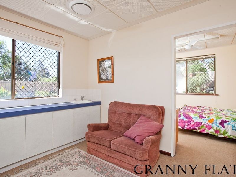 118 Midland Road, Maida Vale WA 6057