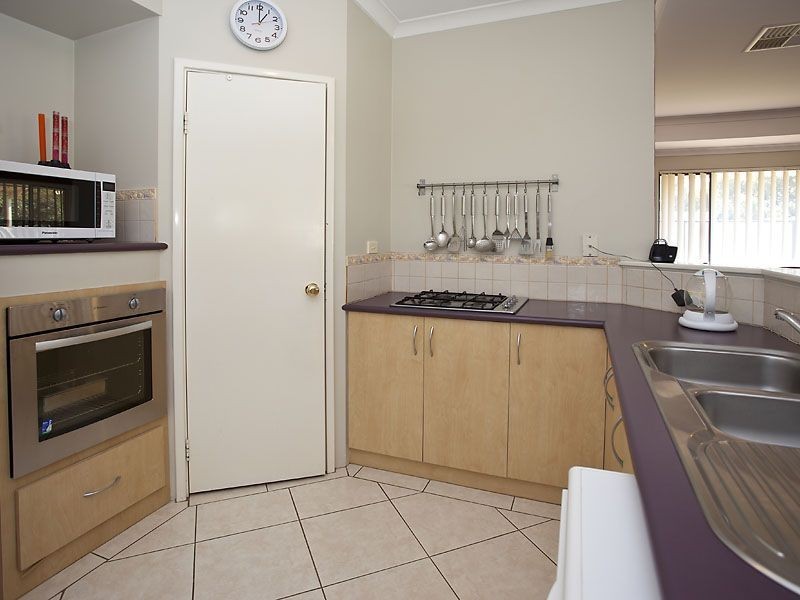 52 Buttercup Cres, High Wycombe WA 6057