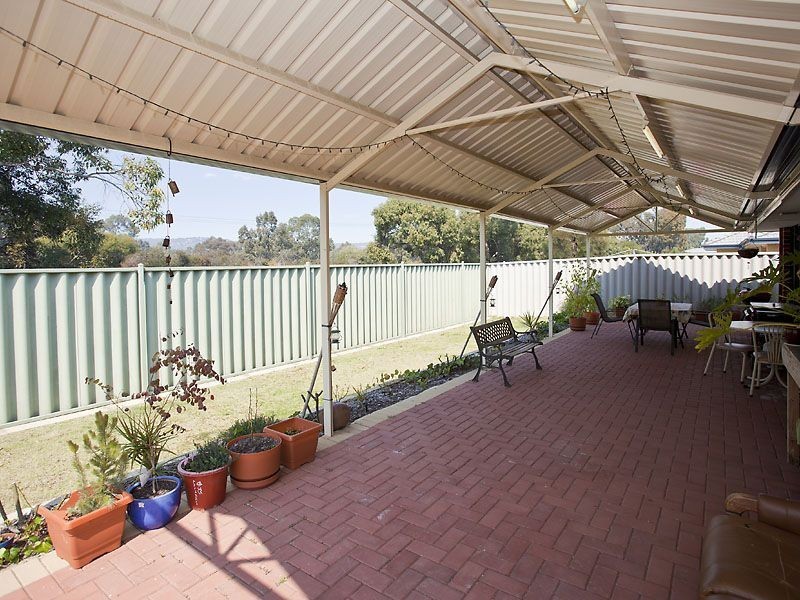 52 Buttercup Cres, High Wycombe WA 6057