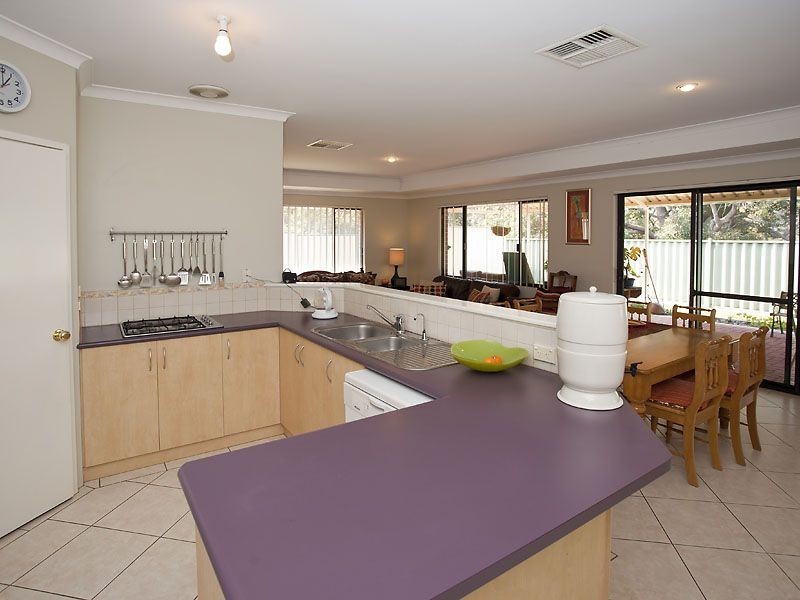 52 Buttercup Cres, High Wycombe WA 6057