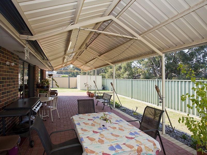 52 Buttercup Cres, High Wycombe WA 6057