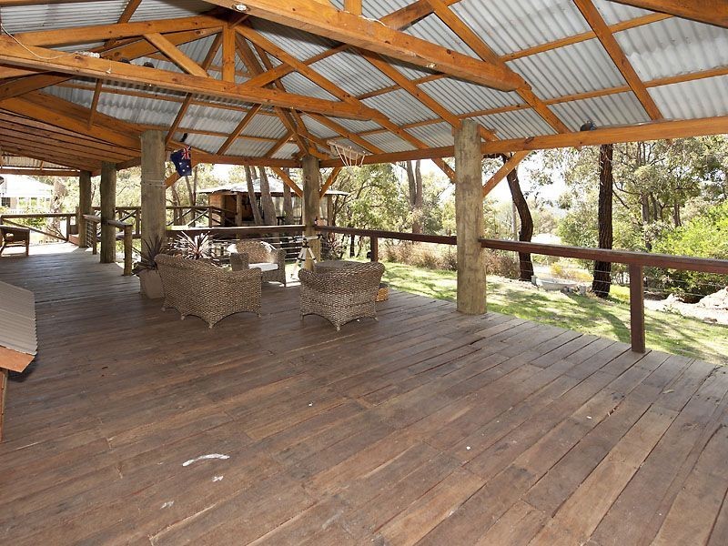 28 Valley Road, Kalamunda WA 6076