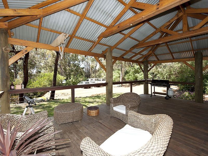 28 Valley Road, Kalamunda WA 6076