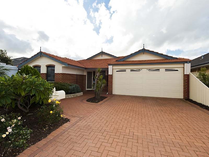 9 Pinker Crescent, Maida Vale WA 6057