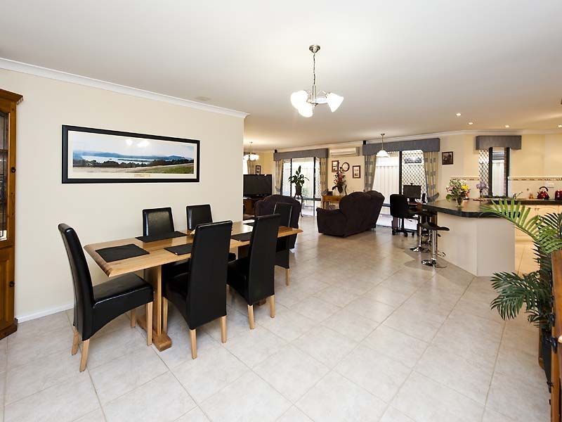 9 Pinker Crescent, Maida Vale WA 6057