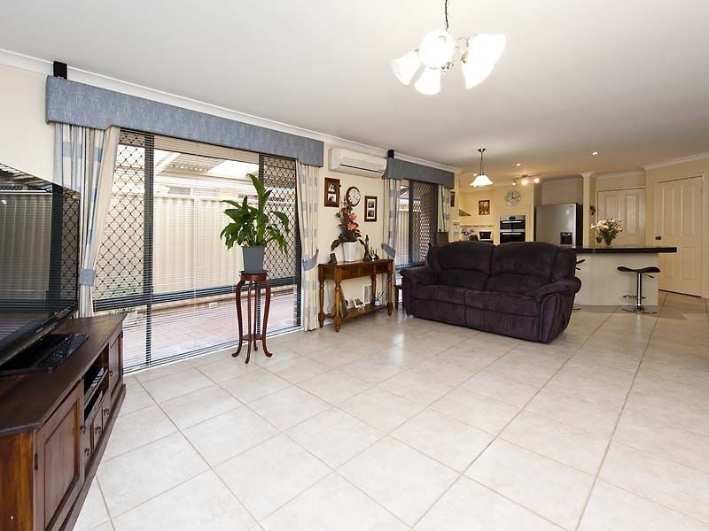 9 Pinker Crescent, Maida Vale WA 6057