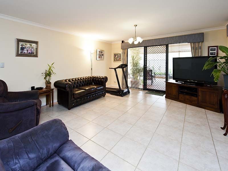 9 Pinker Crescent, Maida Vale WA 6057