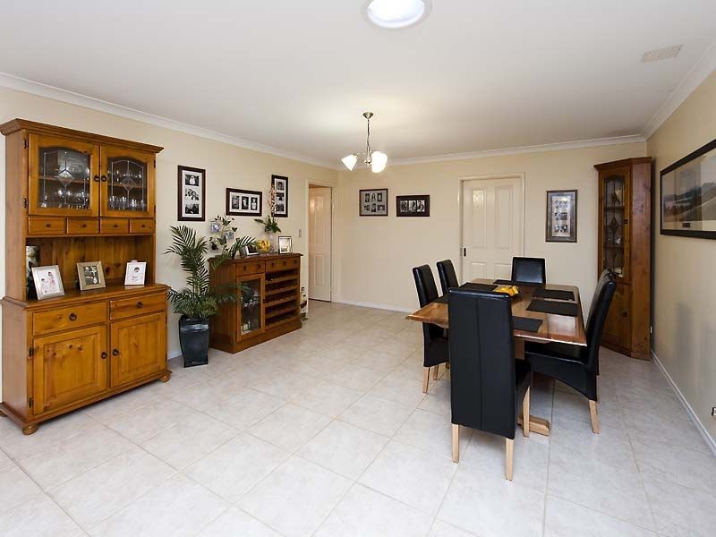 9 Pinker Crescent, Maida Vale WA 6057