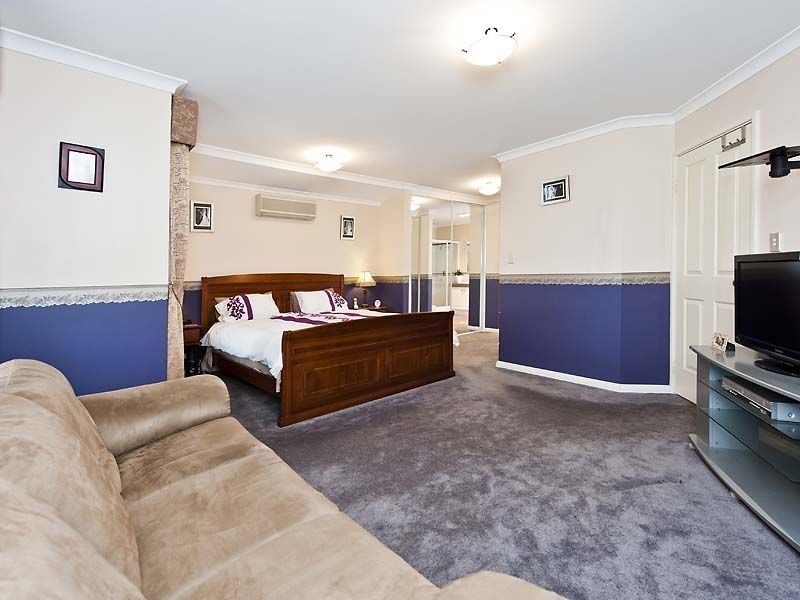 9 Pinker Crescent, Maida Vale WA 6057