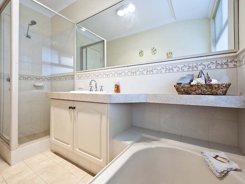 9 Pinker Crescent, Maida Vale WA 6057