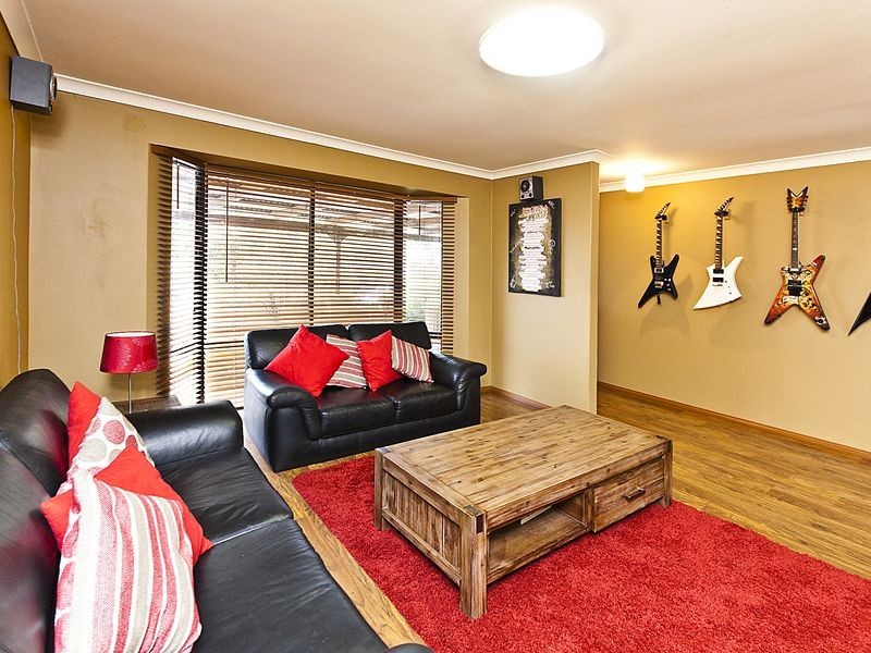 2 Hawk Court, High Wycombe WA 6057