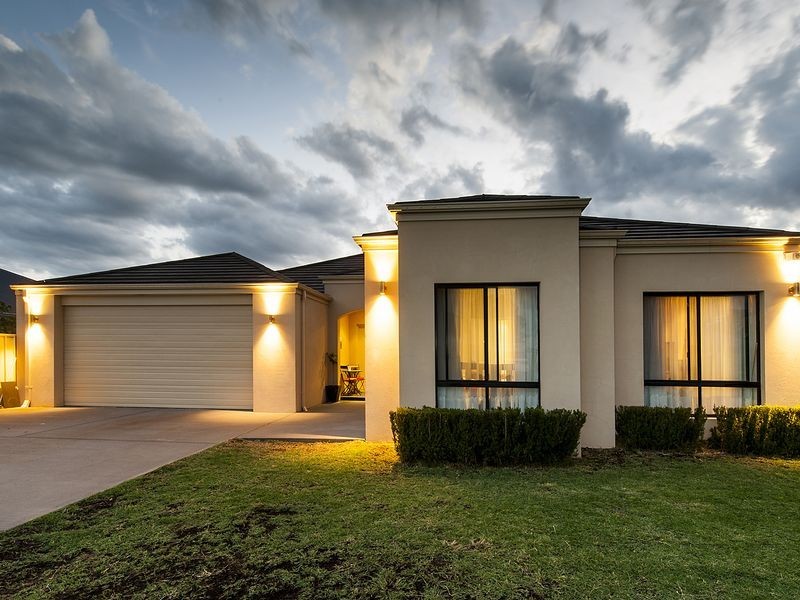 16 Brittain Road, Wattle Grove WA 6107