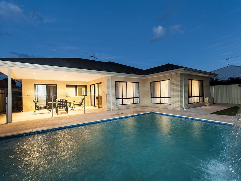 16 Brittain Road, Wattle Grove WA 6107