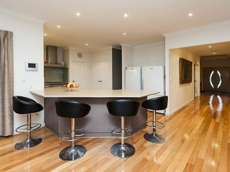 16 Brittain Road, Wattle Grove WA 6107