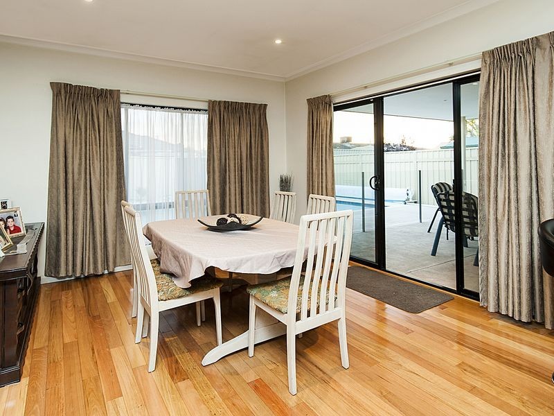 16 Brittain Road, Wattle Grove WA 6107