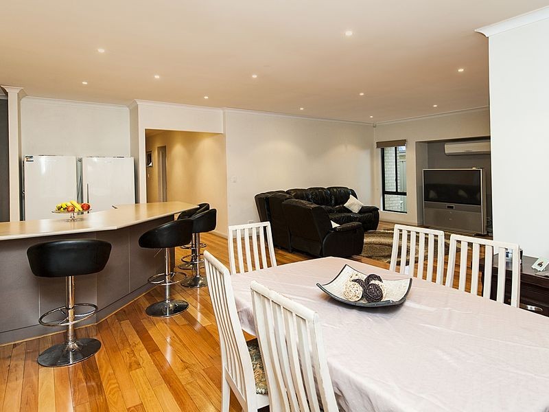 16 Brittain Road, Wattle Grove WA 6107