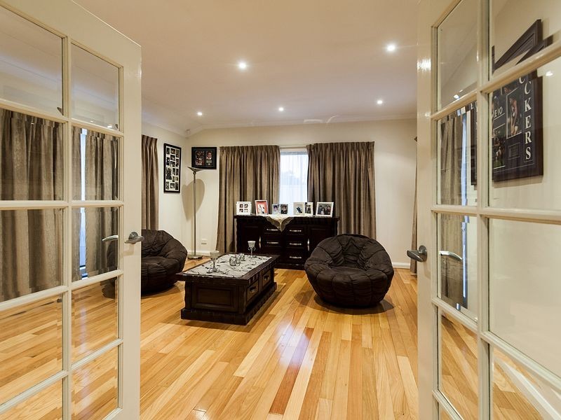 16 Brittain Road, Wattle Grove WA 6107