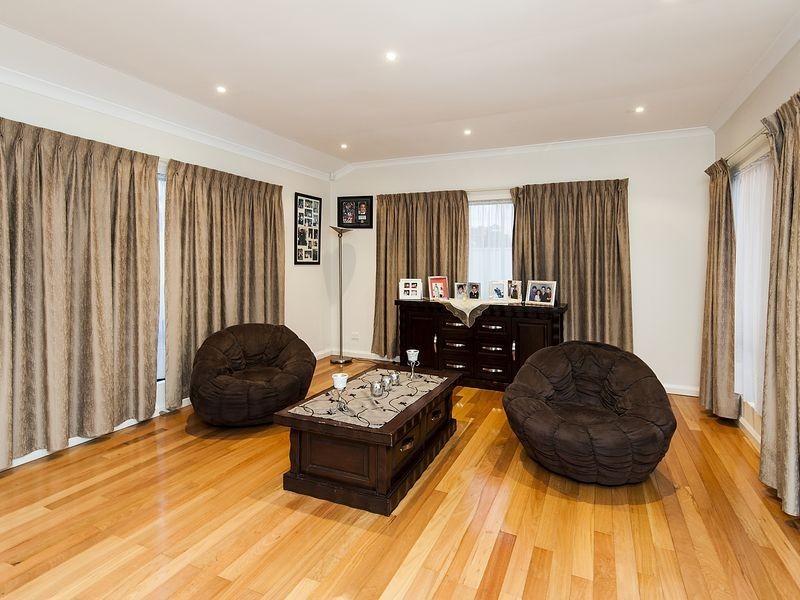 16 Brittain Road, Wattle Grove WA 6107