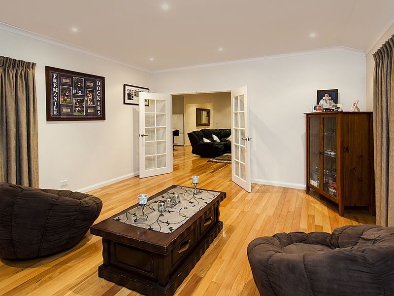 16 Brittain Road, Wattle Grove WA 6107