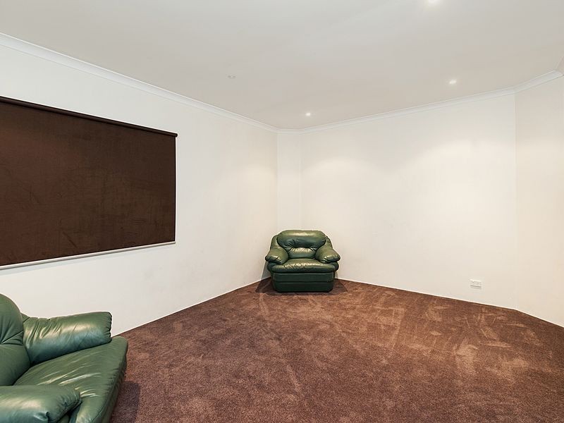 16 Brittain Road, Wattle Grove WA 6107