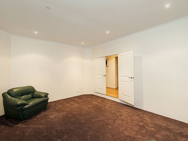 16 Brittain Road, Wattle Grove WA 6107