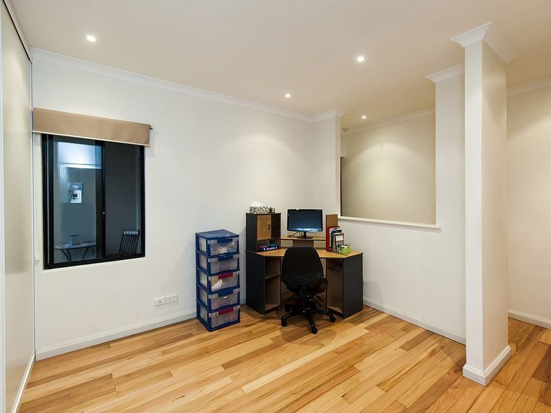 16 Brittain Road, Wattle Grove WA 6107