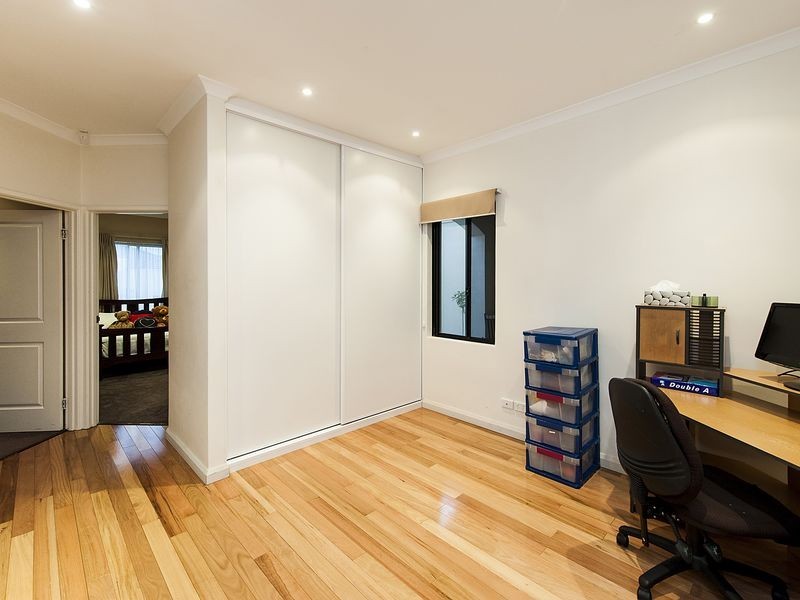 16 Brittain Road, Wattle Grove WA 6107