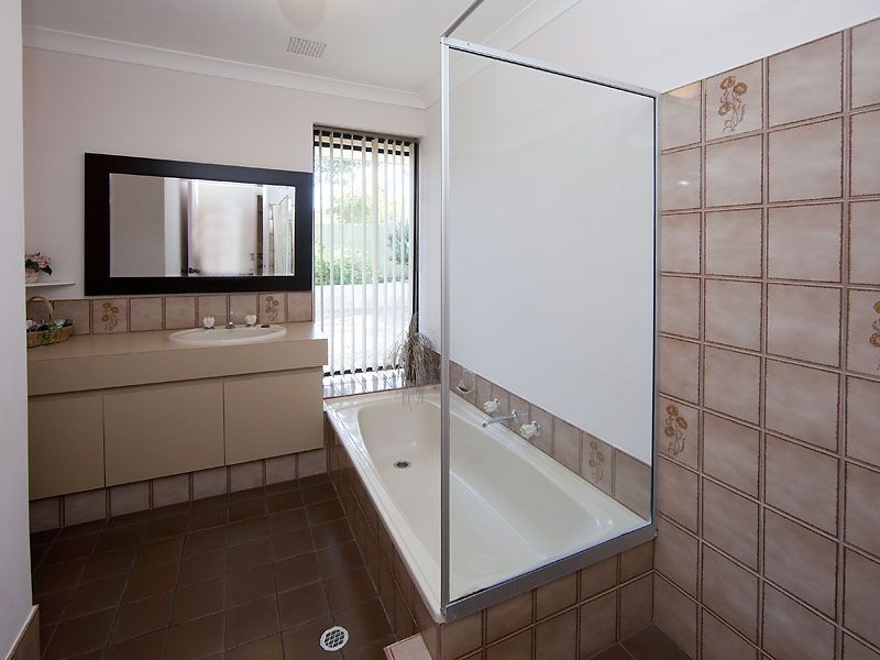 17 Smith Cres, High Wycombe WA 6057