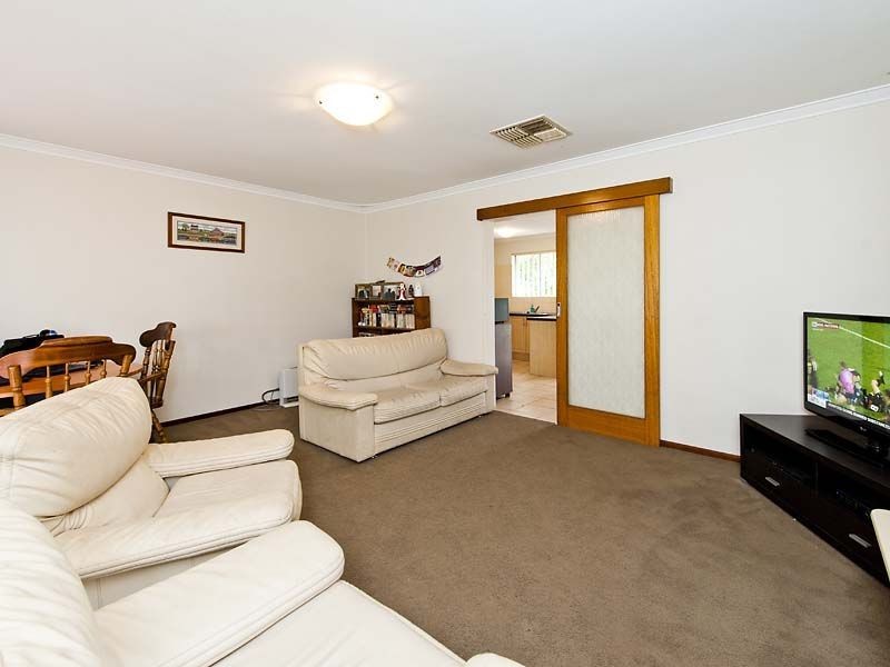 11 Moss Street, Huntingdale WA 6110